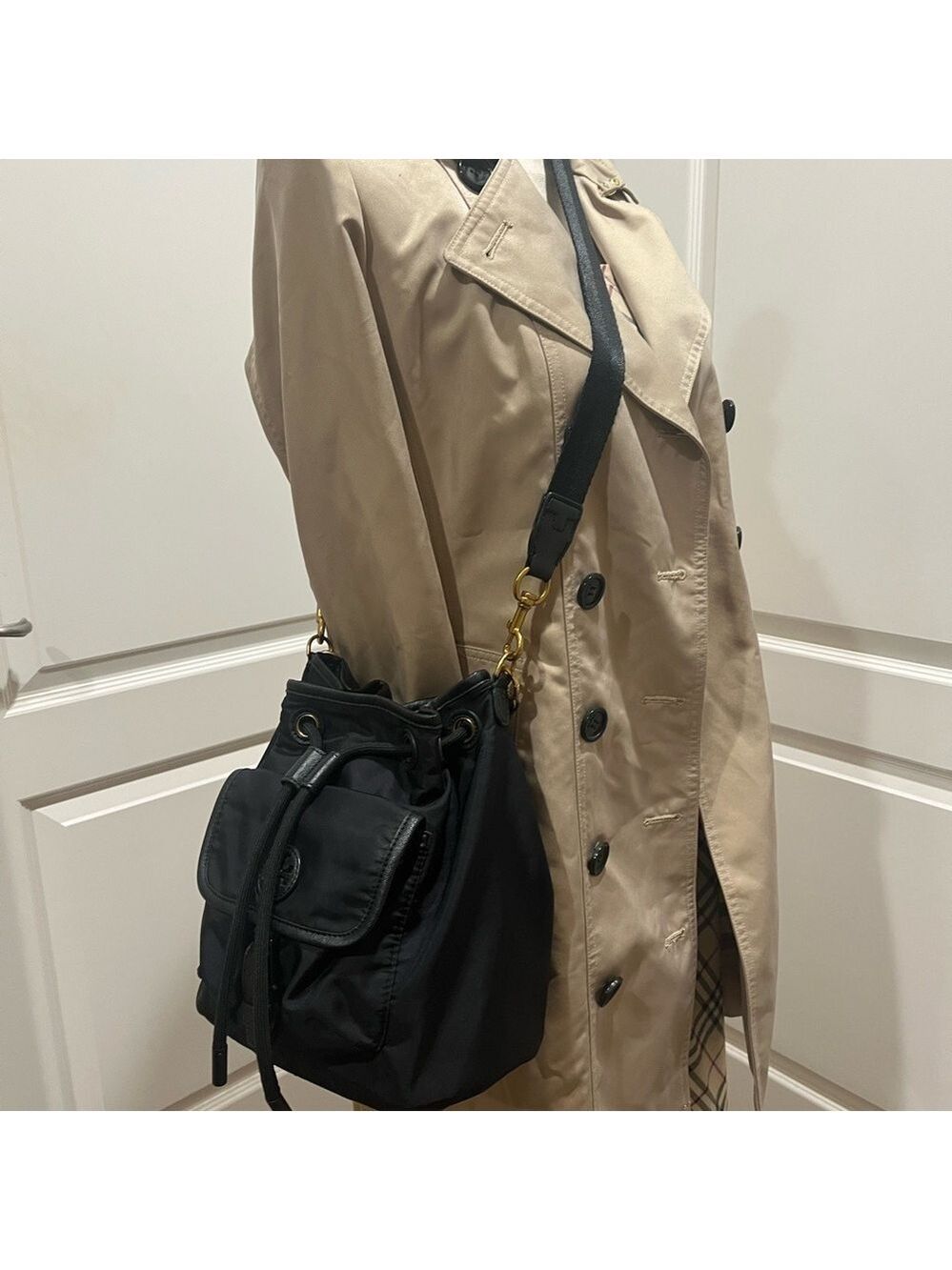 TORY BURCH SCOUT SMALL BLACK NYLON DRAWSTRING BUCKET - Picture 13 of 13